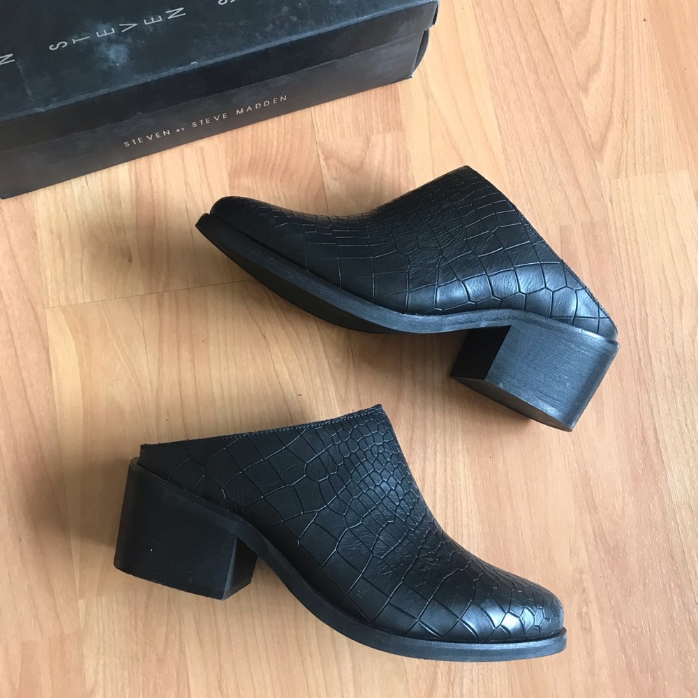 Steven Madden Fallen Clogs